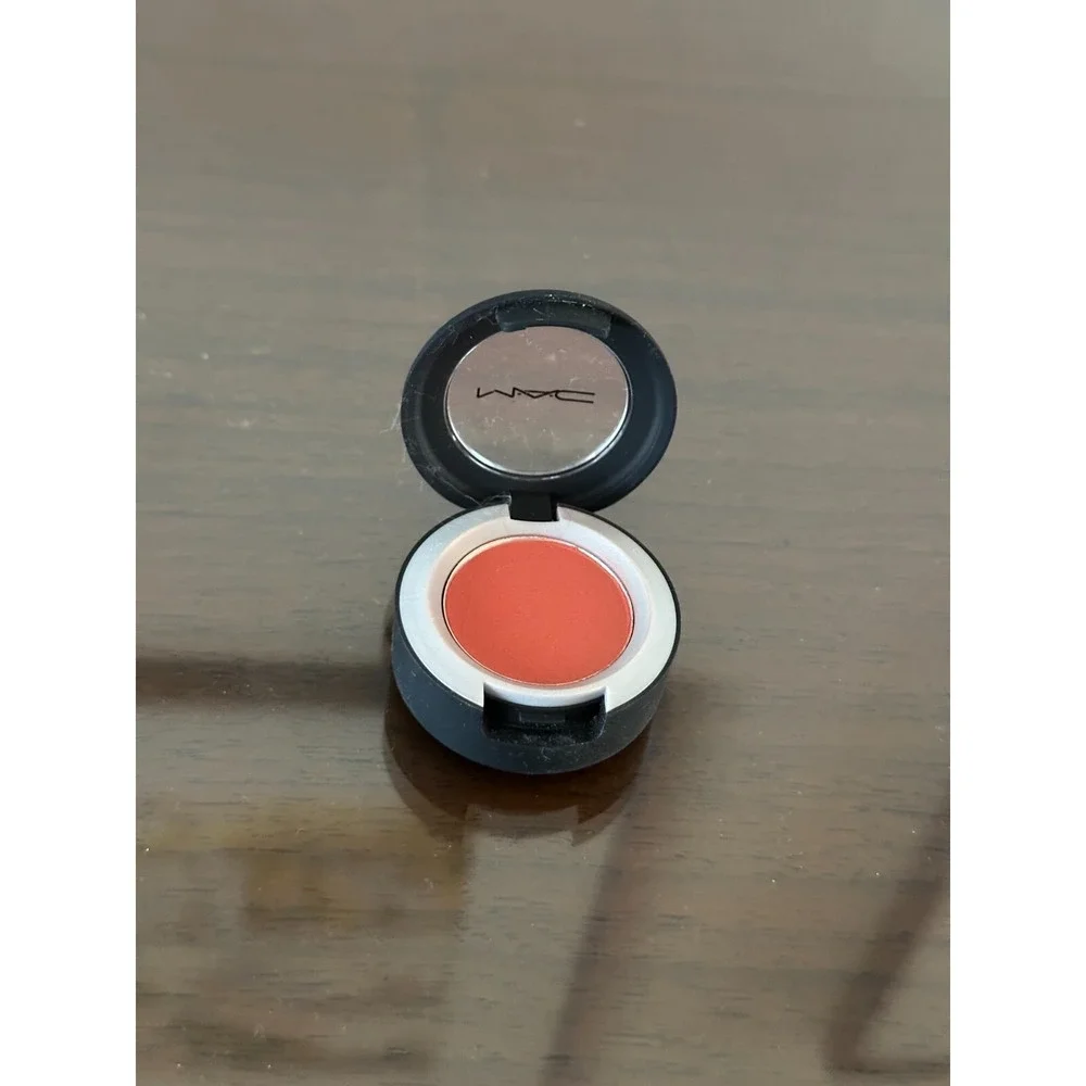 Discontinued MAC So‎ Haute Right Now Kiss Eyeshadow Full size 1.5g/0.05oz
